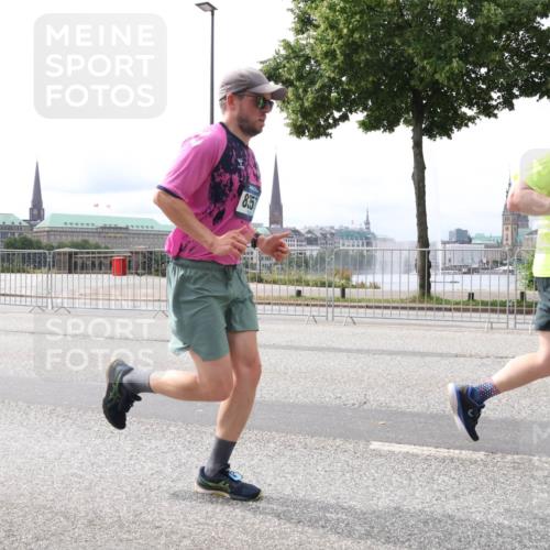 29.06.2025 - hella hamburg halbmarathon Lena Gebhardt http://msf.ph/oto/8415875 29.06.2025 10:26:24 Lombardsbrücke 8357, 1300, 2643, 3617, 4267, 4268, 4315, 4844, 6159, 6905, 7929, 8079, 8276, 8306, 8357, 8674, 8942, 11107, 11139, 11270, 11859, 12126, 12826, 12827, 12945, 12946, 13264, 14063, 14179, 14356, 14726, 14930, 15807, 16788, 17300, 17675, 17712, 18087, 19144 meine-sportfotos.de