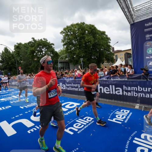 29.06.2025 - hella hamburg halbmarathon Zöllner http://msf.ph/oto/8415885 29.06.2025 10:49:35 Ziel 1476, 2516, 2592, 2596, 2878, 2889, 5705, 8437, 8689, 8813, 9038, 9649, 11339, 11340, 11679, 12094, 13233, 13269, 14562, 15392, 15857, 16114, 16592, 16738, 16891, 17001, 18476, 18887, 18960 meine-sportfotos.de