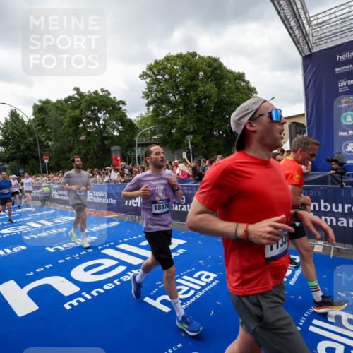 29.06.2025 - hella hamburg halbmarathon Zöllner http://msf.ph/oto/8415891 29.06.2025 10:49:36 Ziel 2516, 2592, 2596, 2878, 2889, 5705, 8437, 8689, 8813, 9038, 9649, 11339, 11340, 11679, 11977, 12094, 13233, 14562, 15392, 15857, 16114, 16592, 16738, 17001, 18476, 18960 meine-sportfotos.de