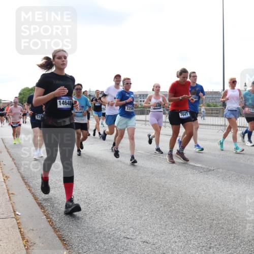 29.06.2025 - hella hamburg halbmarathon Lena Gebhardt http://msf.ph/oto/8415896 29.06.2025 10:17:38 Lombardsbrücke 12, 14648, 307, 14194, 2259, 5848, 7647, 083, 1015, 1083, 1204, 1274, 1356, 1458, 1477, 1622, 1749, 1795, 2094, 2259, 2305, 2548, 2860, 3138, 3292, 3464, 3466, 3802, 3803, 4194, 4218, 4852, 5002, 5004, 5023, 5290, 5390, 5611, 5733, 6126, 6128, 6254, 6336, 6352, 6520, 6522, 6786, 7011, 7258, 7291, 7410, 7413, 7445, 7566, 7647, 7844, 7945, 8144, 8210, 8253, 8309, 8351, 8433, 8558, 8799, 8895, 9152, 9259, 9400, 9798, 9848, 9964, 10174, 10509 meine-sportfotos.de