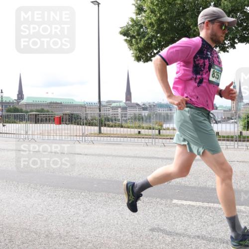 29.06.2025 - hella hamburg halbmarathon Lena Gebhardt http://msf.ph/oto/8415897 29.06.2025 10:26:25 Lombardsbrücke 8357, 1300, 2643, 3617, 4267, 4268, 4315, 4844, 6159, 6905, 7929, 8079, 8276, 8306, 8357, 8674, 8942, 9186, 11107, 11139, 11270, 11859, 12126, 12826, 12827, 12945, 12946, 13264, 14063, 14179, 14356, 14726, 14930, 15807, 16788, 17300, 17675, 17712, 18074, 18087, 19144 meine-sportfotos.de
