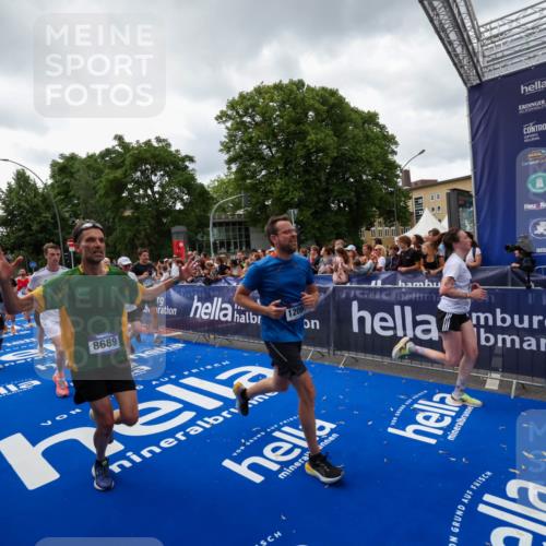 29.06.2025 - hella hamburg halbmarathon Zöllner http://msf.ph/oto/8415934 29.06.2025 10:49:38 Ziel 2504, 2516, 2592, 2596, 2889, 2937, 5705, 5978, 8437, 8689, 9038, 9463, 9649, 11340, 11679, 11977, 12094, 13233, 14562, 15392, 15857, 16114, 16592, 16738, 17001 meine-sportfotos.de