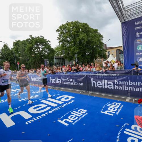 29.06.2025 - hella hamburg halbmarathon Zöllner http://msf.ph/oto/8415943 29.06.2025 10:27:05 Ziel 9079, 12641, 12992, 13780, 13956, 14828, 15671, 19050 meine-sportfotos.de