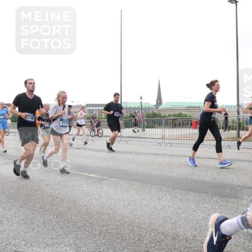 29.06.2025 - hella hamburg halbmarathon Lena Gebhardt http://msf.ph/oto/8415968 29.06.2025 10:51:40 Lombardsbrücke 571, 5716, 69, 2736, 474, 277, 4, 1617, 1997, 2202, 2308, 2380, 2484, 2485, 2593, 2736, 2778, 3240, 3991, 4652, 4748, 4808, 4878, 5291, 5357, 5394, 5534, 5716, 5717, 6007, 6091, 6604, 6885, 6945, 6947, 6954, 6961, 7682, 7769, 7841, 7871, 7992, 8040, 8125, 8399, 8410, 8672, 9166, 9167, 9220, 9340, 9462, 9582, 9583, 9590, 9594, 9673, 9763, 10496, 10521, 10533, 10693, 10830, 11034, 11101, 11268, 11575, 11875, 12065 meine-sportfotos.de