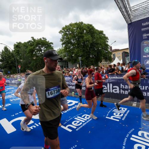 29.06.2025 - hella hamburg halbmarathon Zöllner http://msf.ph/oto/8415969 29.06.2025 10:49:41 Ziel 2504, 2516, 2706, 2889, 2937, 3060, 5705, 5978, 6115, 7332, 9038, 9463, 9619, 9649, 11340, 11679, 11977, 13233, 14562, 15392, 16114, 16592, 16738, 16843, 17001, 18058, 18451 meine-sportfotos.de
