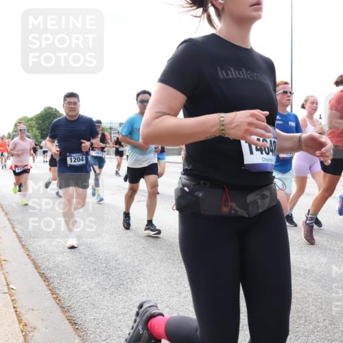 29.06.2025 - hella hamburg halbmarathon Lena Gebhardt http://msf.ph/oto/8415982 29.06.2025 10:17:39 Lombardsbrücke 1204, 10677, 14048, 7647, 17083, 1015, 1083, 1204, 1274, 1458, 1477, 1622, 1641, 1749, 1795, 2094, 2259, 2305, 2548, 2860, 3138, 3292, 3464, 3466, 3802, 3803, 4194, 4218, 4852, 5002, 5004, 5023, 5290, 5611, 5733, 6126, 6128, 6254, 6336, 6352, 6520, 6522, 6786, 7011, 7258, 7291, 7410, 7413, 7445, 7566, 7647, 7844, 7945, 8144, 8210, 8253, 8309, 8351, 8433, 8799, 8895, 9152, 9259, 9400, 9798, 9848, 9964, 10174, 10509 meine-sportfotos.de