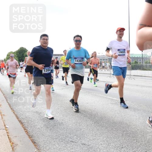 29.06.2025 - hella hamburg halbmarathon Lena Gebhardt http://msf.ph/oto/8416003 29.06.2025 10:17:39 Lombardsbrücke 1204, 14307, 11702, 19029, 2250, 1015, 1083, 1204, 1274, 1458, 1477, 1622, 1641, 1749, 1795, 2094, 2259, 2305, 2548, 2860, 3138, 3292, 3464, 3466, 3802, 3803, 4194, 4218, 4852, 5002, 5004, 5023, 5290, 5611, 5733, 6126, 6128, 6254, 6336, 6352, 6520, 6522, 6786, 7011, 7258, 7291, 7410, 7413, 7445, 7566, 7647, 7844, 7945, 8144, 8210, 8253, 8309, 8351, 8433, 8799, 8895, 9152, 9259, 9400, 9798, 9848, 9964, 10174, 10509 meine-sportfotos.de