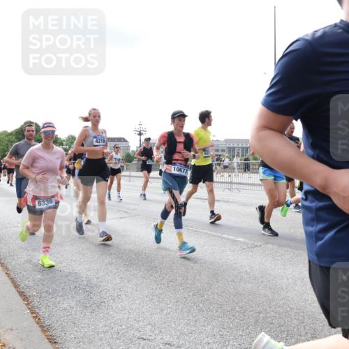 29.06.2025 - hella hamburg halbmarathon Lena Gebhardt http://msf.ph/oto/8416064 29.06.2025 10:17:40 Lombardsbrücke 6336, 4218, 10677, 120, 1015, 1083, 1204, 1274, 1458, 1477, 1622, 1641, 1749, 1795, 2094, 2259, 2305, 2548, 2860, 3138, 3292, 3464, 3466, 3802, 3803, 4194, 4218, 4852, 5002, 5004, 5023, 5290, 5611, 5733, 6126, 6128, 6254, 6336, 6352, 6520, 6522, 6786, 7011, 7258, 7291, 7410, 7413, 7445, 7566, 7647, 7844, 7945, 8128, 8144, 8210, 8253, 8309, 8351, 8433, 8799, 8895, 9152, 9259, 9400, 9798, 9848, 9964, 10174, 10509 meine-sportfotos.de