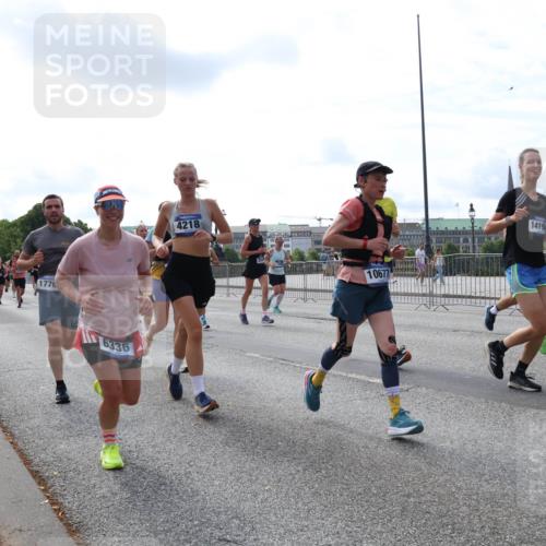 29.06.2025 - hella hamburg halbmarathon Lena Gebhardt http://msf.ph/oto/8416083 29.06.2025 10:17:41 Lombardsbrücke 1776, 6336, 4218, 10677, 1419, 1707, 1015, 1083, 1204, 1274, 1458, 1477, 1622, 1641, 1749, 1795, 2094, 2259, 2305, 2548, 2860, 3138, 3292, 3464, 3466, 3802, 3803, 4194, 4218, 4852, 5002, 5004, 5023, 5290, 5611, 5733, 6126, 6128, 6254, 6336, 6352, 6520, 6522, 6786, 7011, 7258, 7291, 7410, 7413, 7445, 7566, 7647, 7844, 7945, 8128, 8144, 8210, 8253, 8309, 8351, 8433, 8607, 8799, 8895, 9152, 9259, 9400, 9734, 9798, 9848, 9964, 10174, 10509 meine-sportfotos.de