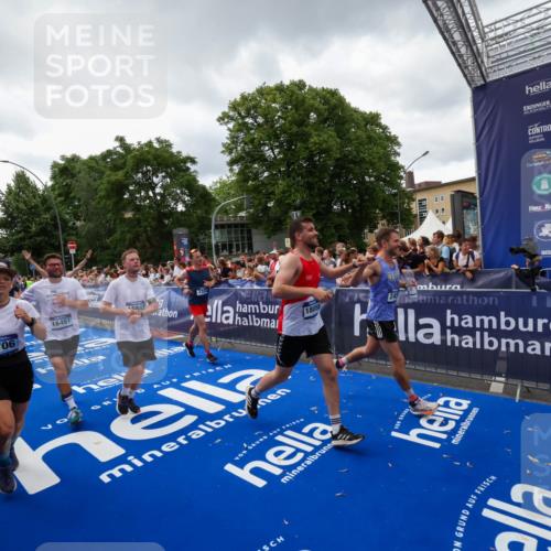 29.06.2025 - hella hamburg halbmarathon Zöllner http://msf.ph/oto/8416084 29.06.2025 10:49:48 Ziel 2706, 3060, 3543, 5894, 6115, 6125, 7332, 9551, 9619, 9723, 9924, 11975, 13159, 14794, 16843, 16877, 17282, 17753, 18058, 18451, 18926 meine-sportfotos.de