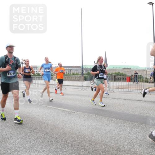 29.06.2025 - hella hamburg halbmarathon Lena Gebhardt http://msf.ph/oto/8416108 29.06.2025 10:51:42 Lombardsbrücke 6961, 13769, 1997, 4748, 27, 1617, 1997, 2202, 2308, 2380, 2484, 2485, 2593, 2736, 2778, 3240, 3991, 4606, 4652, 4748, 4808, 4878, 5291, 5357, 5394, 5534, 5716, 5717, 6007, 6091, 6604, 6885, 6945, 6947, 6954, 6961, 7682, 7769, 7841, 7871, 7992, 8040, 8125, 8399, 8621, 8672, 9220, 9340, 9462, 9582, 9583, 9590, 9594, 9673, 9763, 10496, 10521, 10533, 10693, 10830, 11034, 11101, 11268, 11575, 11875, 12065 meine-sportfotos.de