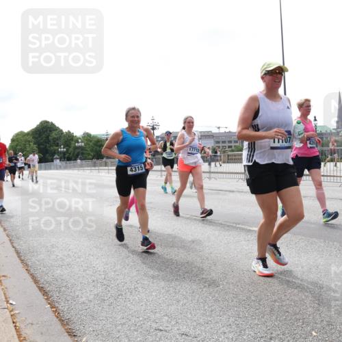 29.06.2025 - hella hamburg halbmarathon Lena Gebhardt http://msf.ph/oto/8416123 29.06.2025 10:26:28 Lombardsbrücke 8942, 4315, 12827, 1326, 426, 17712, 1300, 2643, 3617, 4267, 4268, 4315, 4507, 4509, 4844, 6159, 6905, 7929, 8079, 8276, 8306, 8357, 8674, 8942, 9186, 11107, 11139, 11270, 12126, 12826, 12827, 13264, 14063, 14179, 14356, 14726, 14930, 15027, 15807, 16788, 17300, 17675, 17712, 18074, 18087, 18516, 19144 meine-sportfotos.de