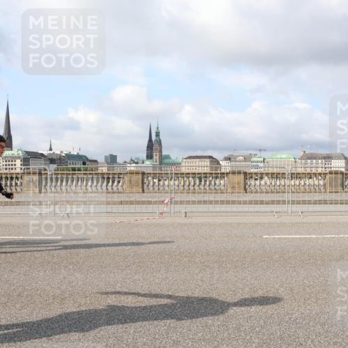 29.06.2025 - hella hamburg halbmarathon Lena Gebhardt http://msf.ph/oto/8416133 29.06.2025 08:56:52 Lombardsbrücke 29 meine-sportfotos.de