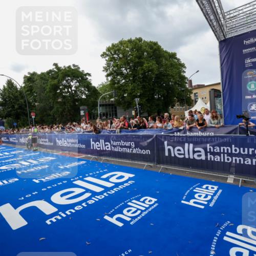 29.06.2025 - hella hamburg halbmarathon Zöllner http://msf.ph/oto/8416143 29.06.2025 10:27:19 Ziel 9097, 15136, 15583, 18037, 18124 meine-sportfotos.de