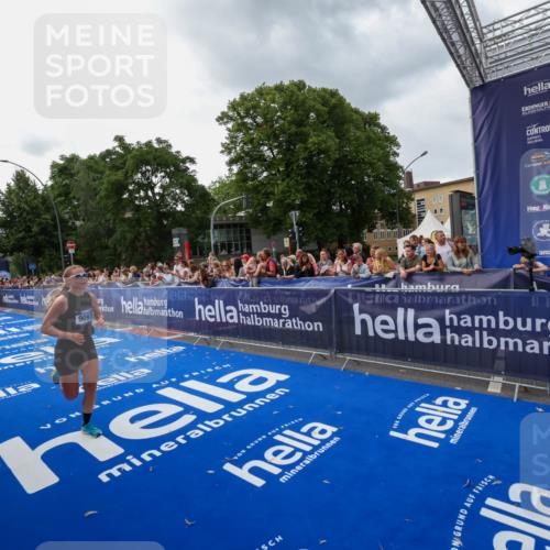 29.06.2025 - hella hamburg halbmarathon Zöllner http://msf.ph/oto/8416163 29.06.2025 10:27:20 Ziel 9097, 15136, 15583, 18037, 18124 meine-sportfotos.de