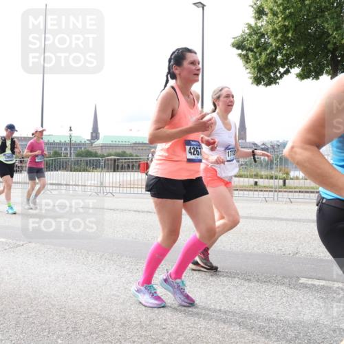29.06.2025 - hella hamburg halbmarathon Lena Gebhardt http://msf.ph/oto/8416212 29.06.2025 10:26:29 Lombardsbrücke 12827, 4267, 43, 1300, 2643, 3617, 4267, 4268, 4315, 4507, 4509, 4844, 6159, 6625, 6905, 7929, 8079, 8276, 8306, 8357, 8674, 8942, 9186, 11107, 11139, 11270, 12126, 12826, 12827, 13264, 14063, 14356, 14726, 14930, 15027, 15807, 15878, 16788, 17300, 17675, 17712, 18074, 18087, 18516, 19144 meine-sportfotos.de
