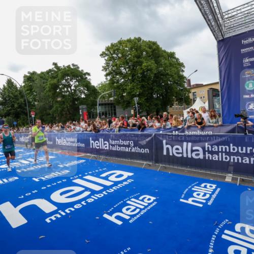 29.06.2025 - hella hamburg halbmarathon Zöllner http://msf.ph/oto/8416224 29.06.2025 10:27:24 Ziel 14019, 15136, 15576, 15583, 18037, 18124 meine-sportfotos.de