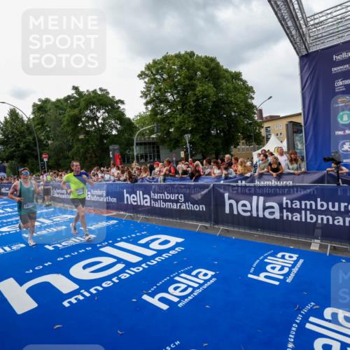 29.06.2025 - hella hamburg halbmarathon Zöllner http://msf.ph/oto/8416232 29.06.2025 10:27:24 Ziel 14019, 15136, 15576, 15583, 18037, 18124 meine-sportfotos.de