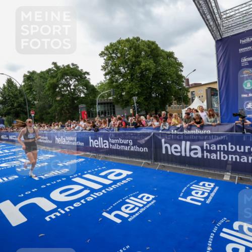 29.06.2025 - hella hamburg halbmarathon Zöllner http://msf.ph/oto/8416269 29.06.2025 10:27:26 Ziel 14019, 15136, 15576, 18037, 18124 meine-sportfotos.de