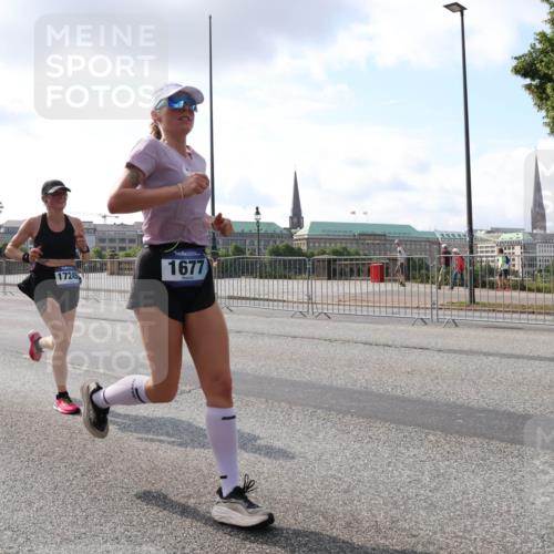 29.06.2025 - hella hamburg halbmarathon Lena Gebhardt http://msf.ph/oto/8416280 29.06.2025 09:50:59 Lombardsbrücke 3947, 17245, 1677, 1209, 1256, 1358, 1441, 1677, 1697, 1700, 1962, 2546, 2579, 2675, 2719, 3056, 3626, 3947, 4205, 4229, 4380, 4854, 4888, 4889, 4893, 5026, 5087, 5275, 5387, 5472, 5506, 5508, 5752, 5916, 6080, 6429, 6593, 6639, 6686, 6687, 6721, 6901, 7026, 7110, 7116, 7284, 7635, 7693, 8091, 8122, 8319, 8574, 8958, 8966, 9262, 9313, 9371, 9380, 9755, 9833, 10064, 10193, 10415, 10469, 10783, 10922, 11281, 11284, 11305, 11907, 12153 meine-sportfotos.de