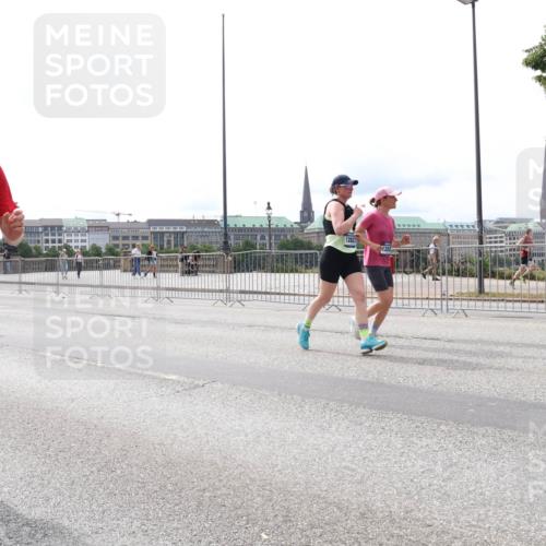 29.06.2025 - hella hamburg halbmarathon Lena Gebhardt http://msf.ph/oto/8416286 29.06.2025 10:26:30 Lombardsbrücke 8942, 12827, 1300, 2643, 3617, 4267, 4268, 4315, 4507, 4509, 4844, 6159, 6625, 6905, 7929, 8079, 8276, 8306, 8357, 8674, 8942, 9186, 11107, 11270, 11740, 12126, 12826, 12827, 13264, 14063, 14356, 14726, 14930, 15027, 15807, 15878, 16788, 17300, 17675, 17712, 18074, 18087, 18516, 19144 meine-sportfotos.de