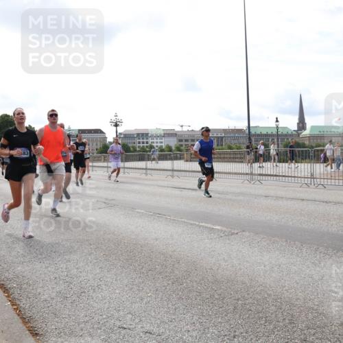 29.06.2025 - hella hamburg halbmarathon Lena Gebhardt http://msf.ph/oto/8416287 29.06.2025 10:17:45 Lombardsbrücke 83, 274, 1458, 9400, 1597, 7258, 1015, 1159, 1160, 1204, 1274, 1458, 1477, 1622, 1641, 1749, 1795, 2094, 2259, 2305, 2548, 2860, 2931, 3138, 3292, 3802, 3803, 4194, 4218, 4852, 5002, 5004, 5290, 5611, 5733, 6254, 6336, 6352, 6520, 6786, 7011, 7094, 7258, 7291, 7410, 7413, 7445, 7566, 7641, 7647, 7649, 7844, 7945, 8128, 8144, 8210, 8309, 8351, 8433, 8607, 8799, 8895, 9400, 9717, 9734, 9798, 9848, 9964, 10174, 10332, 10509 meine-sportfotos.de