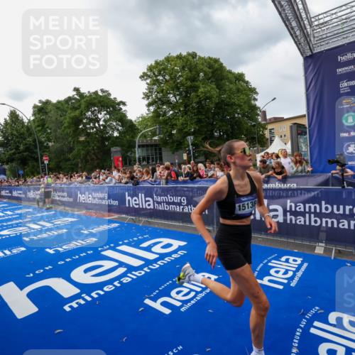 29.06.2025 - hella hamburg halbmarathon Zöllner http://msf.ph/oto/8416288 29.06.2025 10:27:27 Ziel 4678, 14019, 15136, 15576, 18567 meine-sportfotos.de