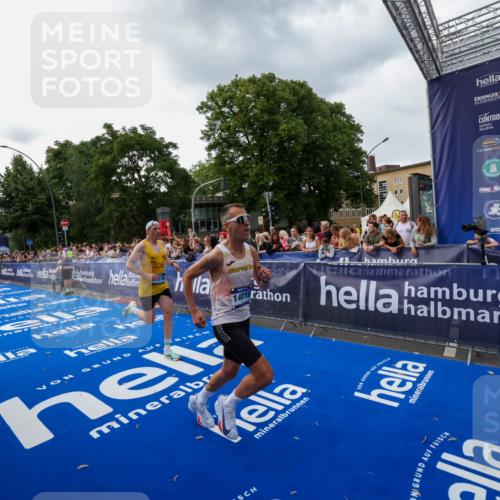 29.06.2025 - hella hamburg halbmarathon Zöllner http://msf.ph/oto/8416312 29.06.2025 10:27:30 Ziel 4678, 9804, 13941, 14019, 15576, 18567, 19114 meine-sportfotos.de