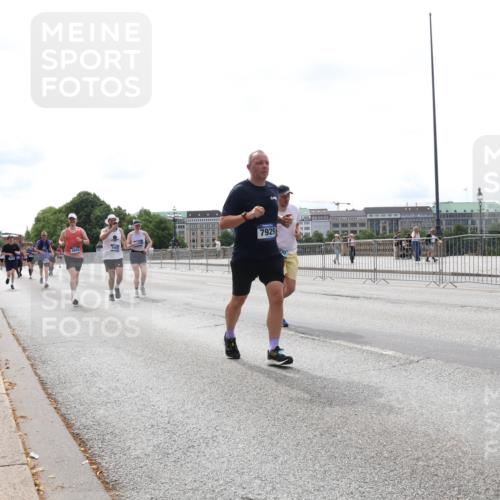 29.06.2025 - hella hamburg halbmarathon Lena Gebhardt http://msf.ph/oto/8416320 29.06.2025 10:26:34 Lombardsbrücke 4844, 7929, 1300, 2643, 3617, 4267, 4268, 4315, 4507, 4509, 4844, 6159, 6625, 6905, 7069, 7929, 8079, 8306, 8357, 8674, 8942, 9186, 11107, 11270, 11740, 12071, 12126, 12826, 12827, 13264, 14063, 14726, 14930, 15027, 15807, 15878, 16788, 17300, 17675, 17712, 18074, 18087, 18516 meine-sportfotos.de