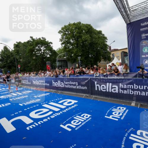 29.06.2025 - hella hamburg halbmarathon Zöllner http://msf.ph/oto/8416342 29.06.2025 10:27:33 Ziel 4678, 9804, 12341, 13941, 18567, 19114 meine-sportfotos.de