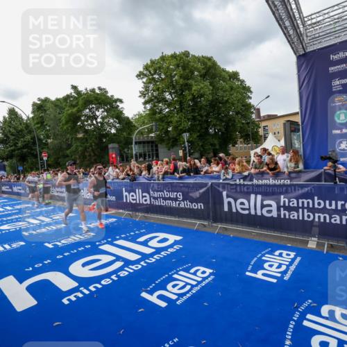 29.06.2025 - hella hamburg halbmarathon Zöllner http://msf.ph/oto/8416365 29.06.2025 10:27:34 Ziel 4678, 9804, 12341, 13941, 18567, 19114 meine-sportfotos.de