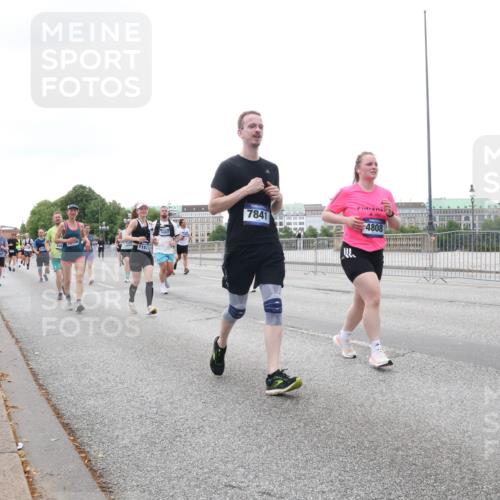 29.06.2025 - hella hamburg halbmarathon Lena Gebhardt http://msf.ph/oto/8416368 29.06.2025 10:51:45 Lombardsbrücke 1187, 7841, 4808, 1418, 1617, 1997, 2308, 2484, 2485, 2593, 2736, 2778, 3038, 3240, 3991, 4598, 4606, 4748, 4808, 4878, 5062, 5291, 5357, 5394, 5534, 5716, 5717, 6007, 6091, 6604, 6885, 6945, 6947, 6954, 6961, 7682, 7769, 7841, 7871, 7992, 8040, 8125, 8399, 8621, 8672, 9220, 9340, 9460, 9462, 9582, 9583, 9590, 9594, 9673, 9730, 9763, 10496, 10521, 10533, 10673, 10693, 10830, 11034, 11101, 11268, 11575, 11875, 12065 meine-sportfotos.de