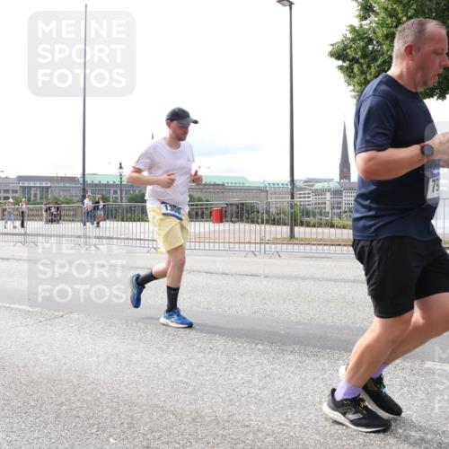29.06.2025 - hella hamburg halbmarathon Lena Gebhardt http://msf.ph/oto/8416403 29.06.2025 10:26:36 Lombardsbrücke 1300, 79, 1300, 1973, 2643, 3617, 4267, 4268, 4315, 4507, 4509, 4844, 6159, 6625, 6905, 7069, 7929, 8079, 8306, 8357, 8674, 8942, 9186, 11107, 11270, 11740, 12071, 12126, 12826, 12827, 13264, 14726, 14930, 15027, 15807, 15878, 16788, 17300, 17675, 17712, 18074, 18087, 18516, 18962 meine-sportfotos.de