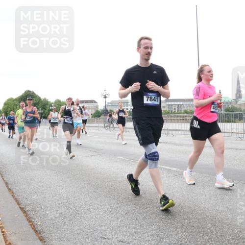 29.06.2025 - hella hamburg halbmarathon Lena Gebhardt http://msf.ph/oto/8416406 29.06.2025 10:51:46 Lombardsbrücke 10496, 11875, 7841, 1418, 1617, 1997, 2308, 2484, 2485, 2593, 2736, 2778, 3038, 3240, 3991, 4598, 4606, 4748, 4808, 4878, 5062, 5291, 5357, 5394, 5534, 5716, 5717, 6007, 6091, 6604, 6885, 6945, 6947, 6954, 6961, 7682, 7769, 7841, 7871, 7992, 8040, 8125, 8399, 8621, 8672, 9220, 9340, 9460, 9462, 9582, 9583, 9590, 9594, 9673, 9730, 9763, 10496, 10521, 10533, 10673, 10693, 10830, 11034, 11101, 11268, 11375, 11575, 11875, 12065 meine-sportfotos.de