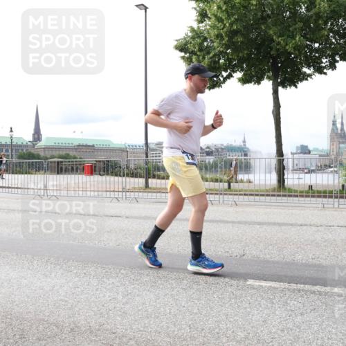 29.06.2025 - hella hamburg halbmarathon Lena Gebhardt http://msf.ph/oto/8416438 29.06.2025 10:26:36 Lombardsbrücke 1300, 1973, 2643, 3617, 4267, 4268, 4315, 4507, 4509, 4844, 6159, 6625, 6905, 7069, 7929, 8079, 8306, 8357, 8674, 8942, 9186, 11107, 11270, 11740, 12071, 12126, 12826, 12827, 13264, 14726, 14930, 15027, 15807, 15878, 16788, 17300, 17675, 17712, 18074, 18087, 18516, 18962 meine-sportfotos.de