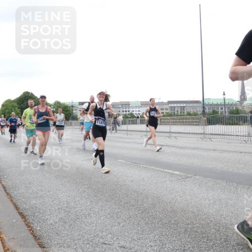 29.06.2025 - hella hamburg halbmarathon Lena Gebhardt http://msf.ph/oto/8416439 29.06.2025 10:51:46 Lombardsbrücke 1049, 11875, 784, 1418, 1617, 1997, 2308, 2484, 2485, 2593, 2736, 2778, 3038, 3240, 3991, 4598, 4606, 4748, 4808, 4878, 5062, 5291, 5357, 5394, 5534, 5716, 5717, 6007, 6091, 6604, 6885, 6945, 6947, 6954, 6961, 7682, 7769, 7841, 7871, 7992, 8040, 8125, 8399, 8621, 8672, 9220, 9340, 9460, 9462, 9582, 9583, 9590, 9594, 9673, 9730, 9763, 10496, 10521, 10533, 10673, 10693, 10830, 11034, 11101, 11268, 11375, 11575, 11875, 12065 meine-sportfotos.de
