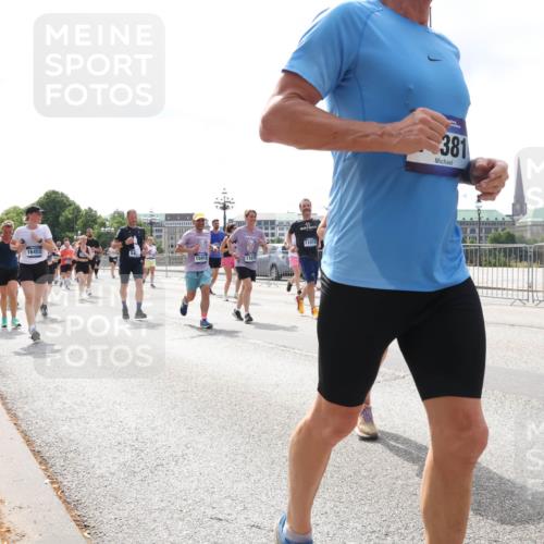 29.06.2025 - hella hamburg halbmarathon Lena Gebhardt http://msf.ph/oto/8416446 29.06.2025 10:42:22 Lombardsbrücke 381, 1039, 1150, 1360, 1624, 1752, 1929, 1957, 1994, 2069, 2134, 2145, 2523, 2538, 2580, 2974, 3276, 3326, 3459, 3460, 3568, 3605, 3874, 4329, 4334, 4353, 4735, 4736, 4778, 4885, 4891, 4892, 5403, 5417, 5419, 5671, 5810, 6136, 6137, 6153, 6430, 6436, 6764, 6828, 6837, 6846, 6917, 7040, 7260, 7357, 7513, 7557, 7666, 8014, 8459, 8525, 8526, 8529, 8712, 8816, 8908, 9008, 9223, 9370, 9980, 10027, 10454, 10532, 10623, 13241 meine-sportfotos.de