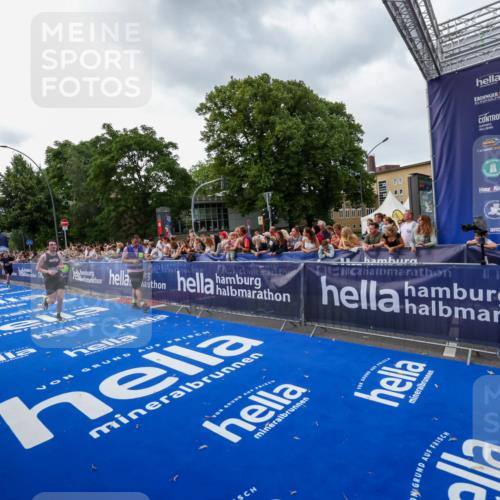 29.06.2025 - hella hamburg halbmarathon Zöllner http://msf.ph/oto/8416454 29.06.2025 10:27:40 Ziel 2203, 7651, 8731, 10655, 12341, 17354, 18832 meine-sportfotos.de