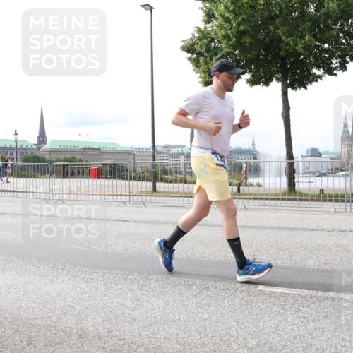 29.06.2025 - hella hamburg halbmarathon Lena Gebhardt http://msf.ph/oto/8416455 29.06.2025 10:26:36 Lombardsbrücke 1300, 1973, 2643, 3617, 4267, 4268, 4315, 4507, 4509, 4844, 6159, 6625, 6905, 7069, 7929, 8079, 8306, 8357, 8674, 8942, 9186, 11107, 11270, 11740, 12071, 12126, 12826, 12827, 13264, 14726, 14930, 15027, 15807, 15878, 16788, 17300, 17675, 17712, 18074, 18087, 18516, 18962 meine-sportfotos.de