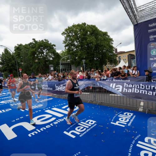 29.06.2025 - hella hamburg halbmarathon Zöllner http://msf.ph/oto/8416459 29.06.2025 10:50:06 Ziel 1216, 1321, 1507, 2020, 3562, 3692, 3852, 7100, 7657, 9031, 9213, 9303, 9965, 12203, 12271, 13225, 13758, 14257, 16403, 18228, 18657, 18658, 18884, 19112 meine-sportfotos.de