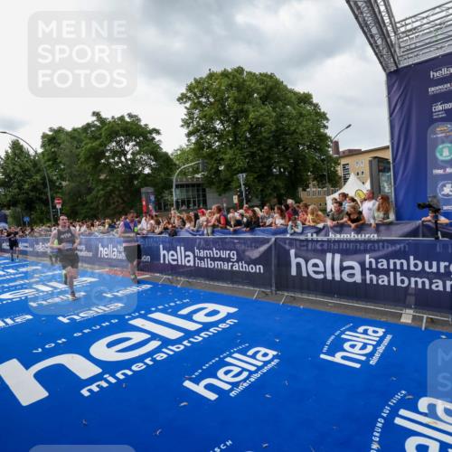 29.06.2025 - hella hamburg halbmarathon Zöllner http://msf.ph/oto/8416465 29.06.2025 10:27:40 Ziel 2203, 7651, 8731, 10655, 12341, 17354, 18832 meine-sportfotos.de