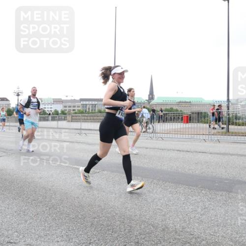 29.06.2025 - hella hamburg halbmarathon Lena Gebhardt http://msf.ph/oto/8416495 29.06.2025 10:51:47 Lombardsbrücke 9462, 16807, 1049, 1418, 1617, 1978, 1997, 2308, 2484, 2485, 2593, 2736, 2778, 3038, 3240, 3991, 4598, 4606, 4748, 4808, 4878, 5062, 5291, 5357, 5394, 5534, 5716, 5717, 6007, 6091, 6604, 6885, 6945, 6947, 6954, 6961, 7682, 7769, 7841, 7871, 7992, 8040, 8125, 8250, 8251, 8399, 8621, 8672, 9220, 9340, 9460, 9462, 9582, 9583, 9590, 9594, 9673, 9730, 9763, 10496, 10521, 10533, 10673, 10693, 10830, 11034, 11101, 11268, 11375, 11575, 11875, 12065 meine-sportfotos.de