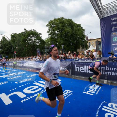 29.06.2025 - hella hamburg halbmarathon Zöllner http://msf.ph/oto/8416527 29.06.2025 10:27:44 Ziel 2203, 5367, 7651, 8731, 10655, 17354, 17893, 18832 meine-sportfotos.de