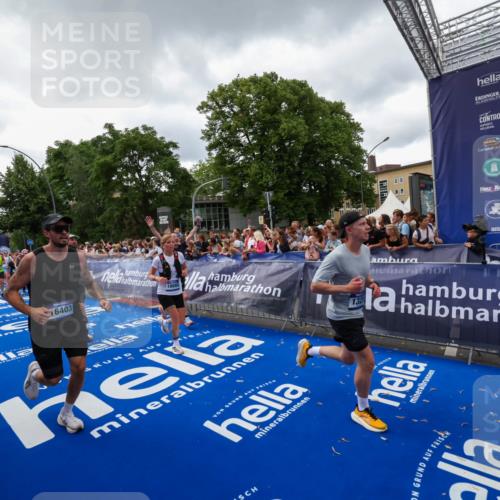 29.06.2025 - hella hamburg halbmarathon Zöllner http://msf.ph/oto/8416538 29.06.2025 10:50:10 Ziel 1216, 1321, 1507, 2020, 3296, 3562, 7176, 8313, 9031, 9303, 9965, 12203, 12235, 13282, 14257, 16403, 18228, 18657, 18658, 18884 meine-sportfotos.de