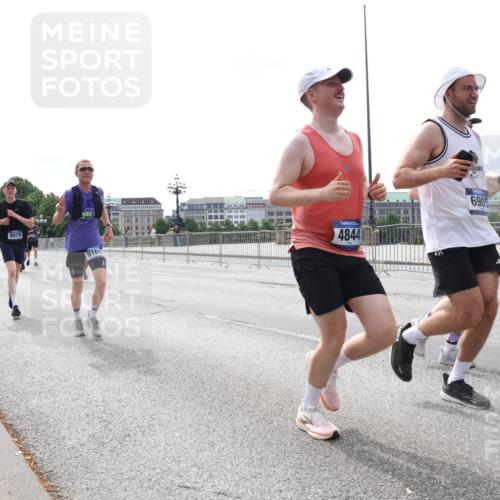29.06.2025 - hella hamburg halbmarathon Lena Gebhardt http://msf.ph/oto/8416545 29.06.2025 10:26:38 Lombardsbrücke 8079, 9186, 4844, 6905, 1300, 1973, 2045, 2643, 3617, 4267, 4268, 4315, 4507, 4509, 4844, 6159, 6625, 6905, 7069, 7929, 8079, 8306, 8357, 8942, 9186, 11107, 11270, 11740, 12071, 12126, 12826, 12827, 13264, 14930, 15027, 15807, 15878, 16479, 16788, 17300, 17675, 17712, 18074, 18087, 18516, 18962, 18978 meine-sportfotos.de