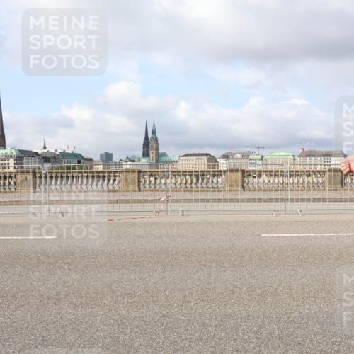 29.06.2025 - hella hamburg halbmarathon Lena Gebhardt http://msf.ph/oto/8416552 29.06.2025 08:56:53 Lombardsbrücke  meine-sportfotos.de