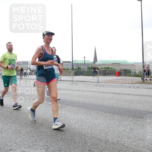 29.06.2025 - hella hamburg halbmarathon Lena Gebhardt http://msf.ph/oto/8416578 29.06.2025 10:51:48 Lombardsbrücke 6885, 10450, 07, 1418, 1617, 1978, 1997, 2308, 2484, 2485, 2593, 2736, 2778, 3038, 3240, 3991, 4598, 4606, 4748, 4808, 4878, 5062, 5291, 5357, 5394, 5534, 5716, 5717, 6007, 6091, 6456, 6604, 6885, 6945, 6947, 6954, 6961, 7682, 7769, 7841, 7871, 7992, 8040, 8125, 8250, 8251, 8399, 8621, 8672, 9220, 9340, 9460, 9462, 9582, 9583, 9590, 9594, 9673, 9730, 9763, 10496, 10521, 10533, 10673, 10693, 10830, 11034, 11101, 11268, 11375, 11575, 11875, 12065 meine-sportfotos.de