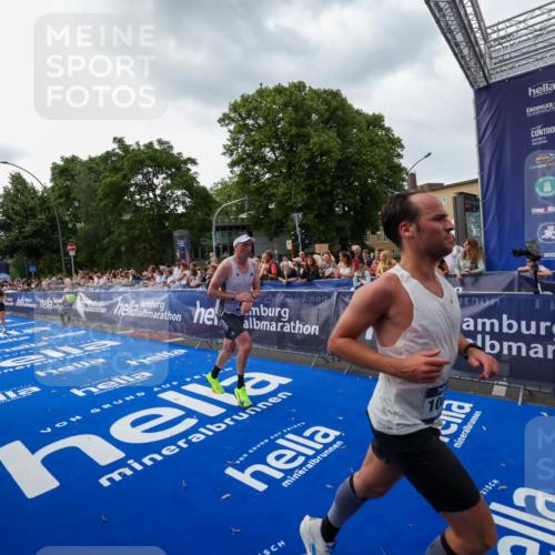 29.06.2025 - hella hamburg halbmarathon Zöllner http://msf.ph/oto/8416579 29.06.2025 10:27:47 Ziel 1122, 5367, 8731, 10655, 17893 meine-sportfotos.de