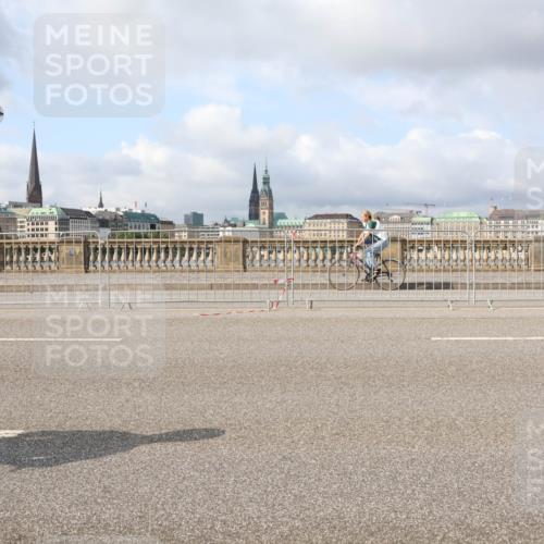 29.06.2025 - hella hamburg halbmarathon Lena Gebhardt http://msf.ph/oto/8416580 29.06.2025 08:56:57 Lombardsbrücke  meine-sportfotos.de
