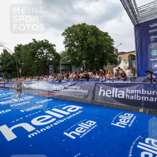 29.06.2025 - hella hamburg halbmarathon Zöllner http://msf.ph/oto/8416591 29.06.2025 10:27:48 Ziel 1122, 5367, 8731, 17893 meine-sportfotos.de